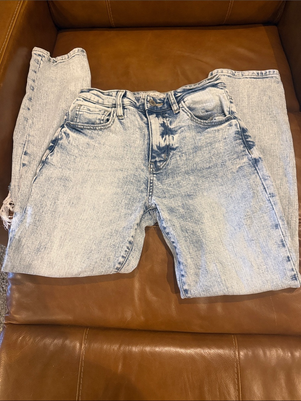 Light Wash High-Rise Mom Jeans